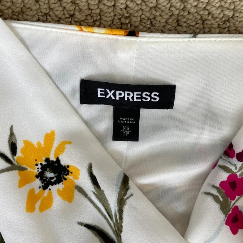 Spring dress - Picture 3 of 3
